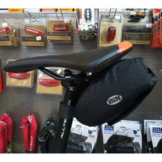 iXS X-SDB100 SVÁJCI KERÉKPÁROS NYEREGTÁSKA BŐVÍTHETŐ 1 liter + 0,2 liter